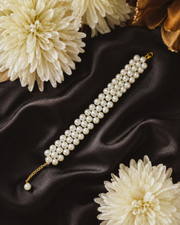 Delicate looped pearl bracelet